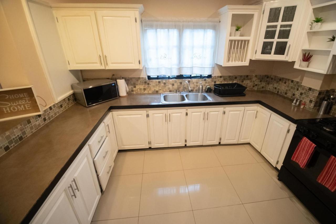 Stacys Place #1 2 Bedroom Apartment Port of Spain Extérieur photo